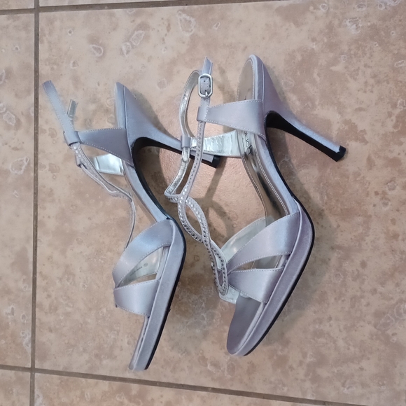 Touch of Nina Heels - Picture 7 of 11